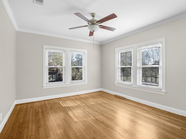 Building Photo - 402 W 15th St