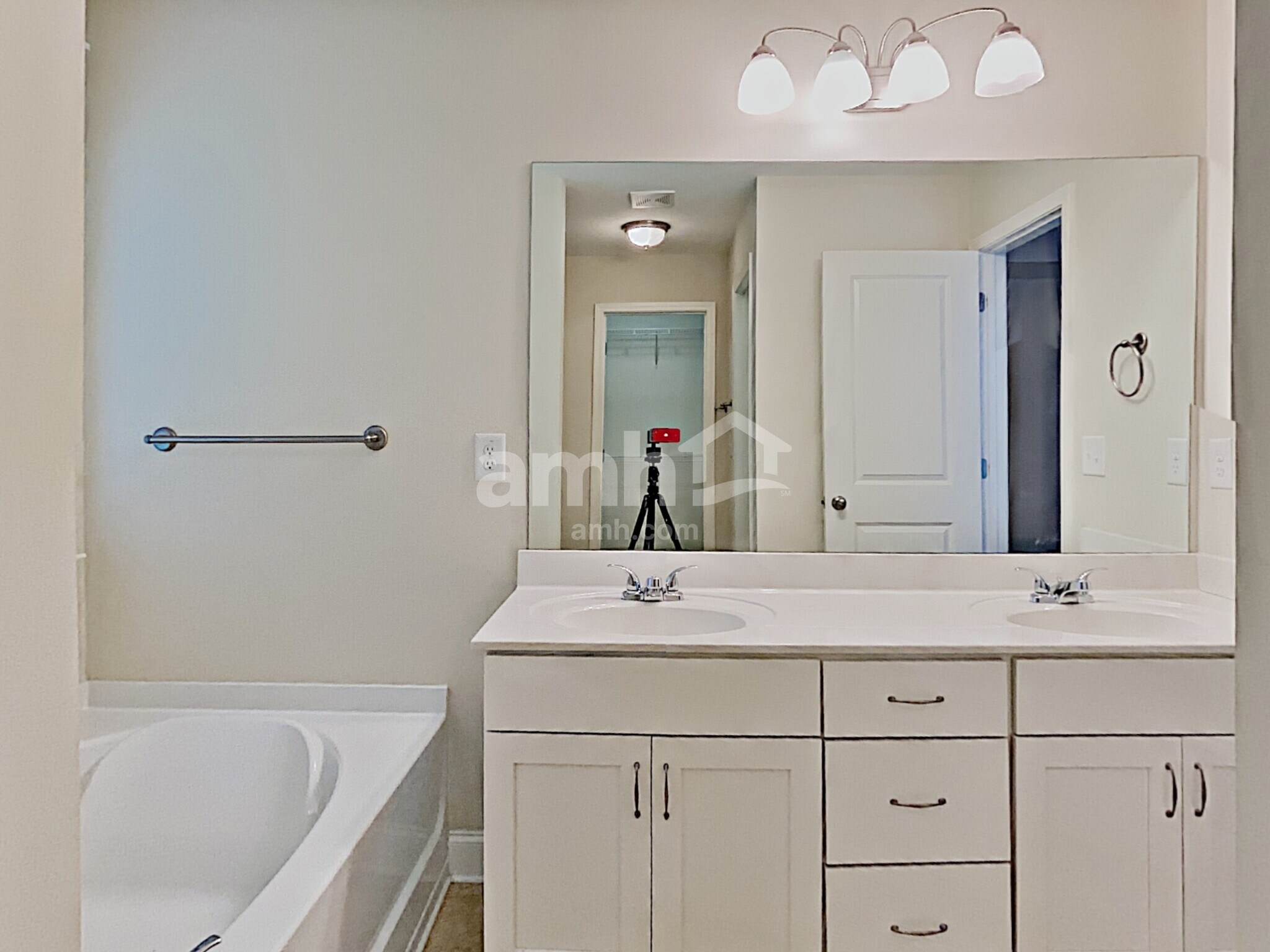 Building Photo - 2750 Freemont St