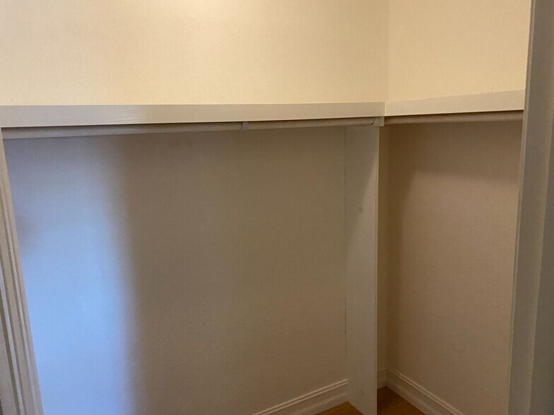 Building Photo - COMING SOON: Gorgeous, remodeled DIRECT ACCESS: 3 bedroom 2 bathroom water front home