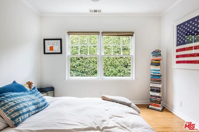 Building Photo - 1972 Stearns Dr