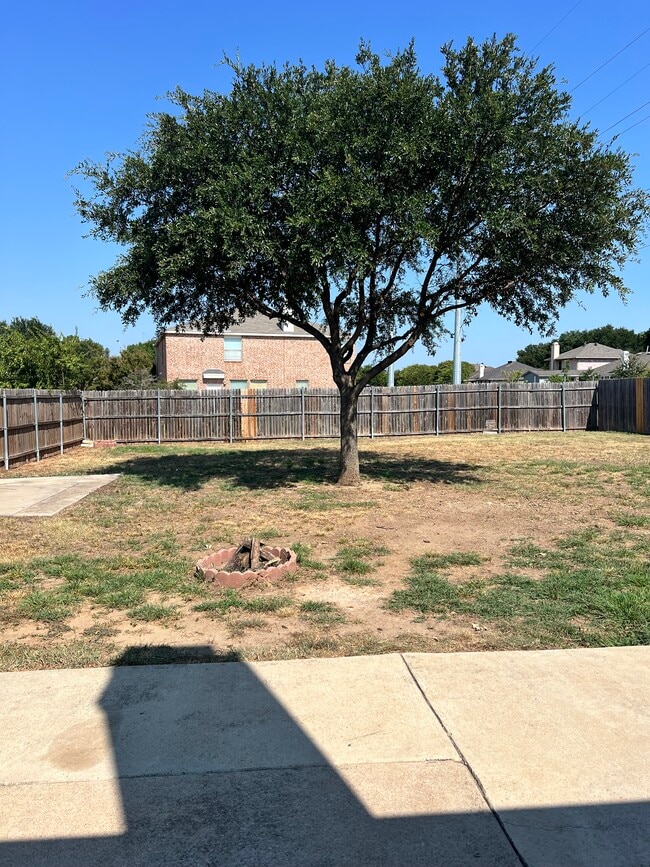 Building Photo - 1101 Roundhouse Dr