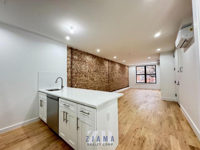 Building Photo - 3 bedroom in Brooklyn NY 11226