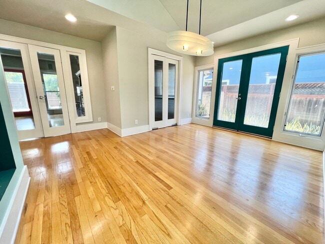 Building Photo - Pristine 3 Bedroom Craftsman House in Belm...