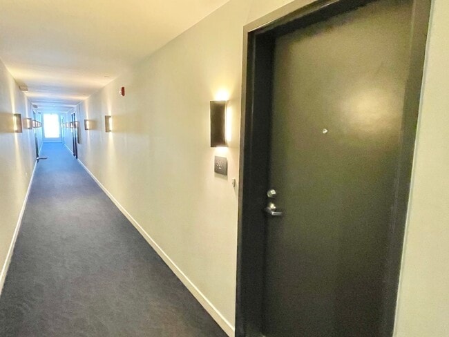 Building Photo - HIP 2BR/2BA Inner Mission Top Floor Boutiq...
