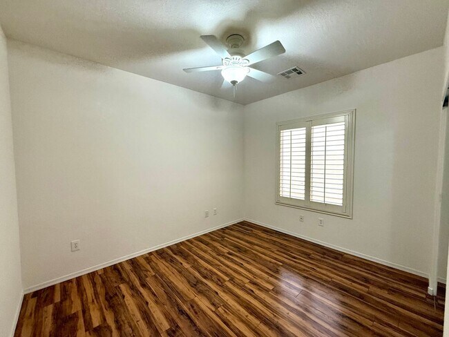 Building Photo - Great single-story two bedroom home in Sun City Aliante with golf course view