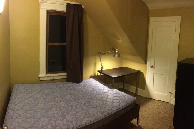 Bedroom 4 (Desk Chair & Mem Foam Not Shown) - 86 Winspear Ave