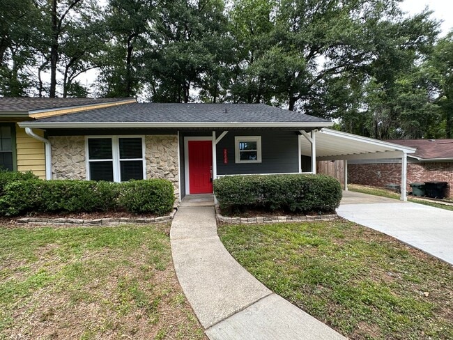 Primary Photo - Beautifully maintained 2/1 in Brewster Est...