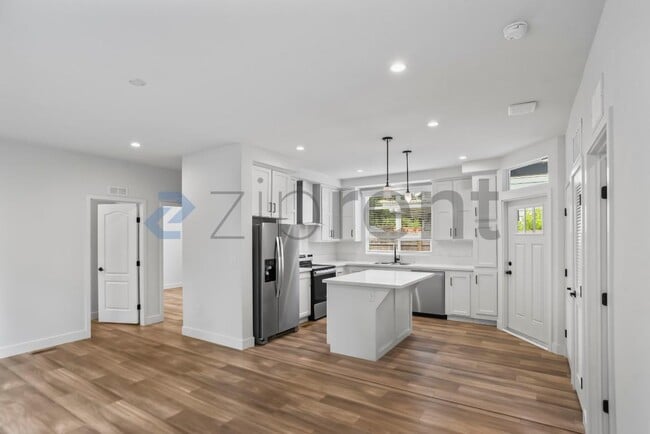 Building Photo - 10112 Westminster Ct