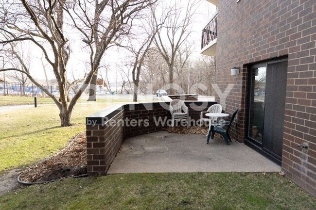 Building Photo - Available Now Spacious 1 bedroom 1 bath lower level Condo in Richfield -- 55+