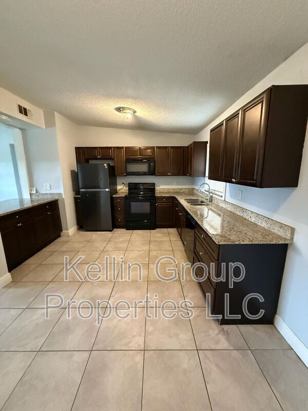 Building Photo - 1142 Carefree Cove Dr