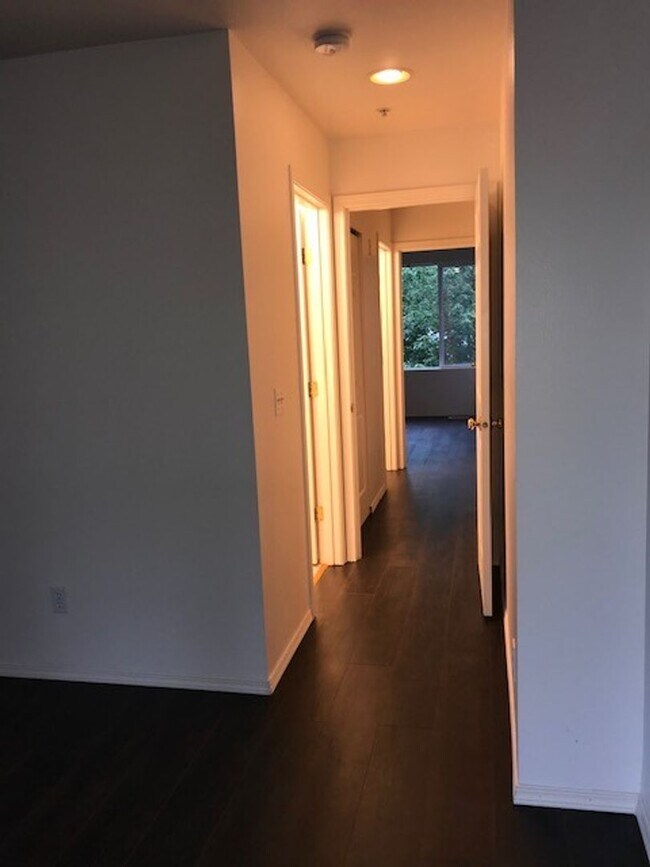 Building Photo - Beautiful remodeled 3 Story Townhome Pre-Leasing, Available now!