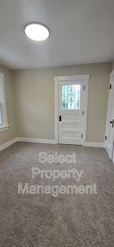 Building Photo - 702 Archer Ave