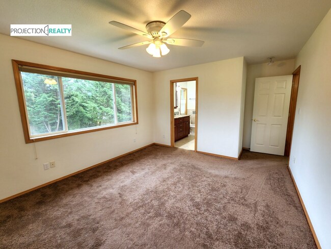 Building Photo - 33994-33997 7 Oaks Dr