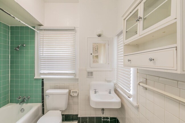 Building Photo - GREAT MONTICELLO 1 Bedroom, 1 Bathroom!!!