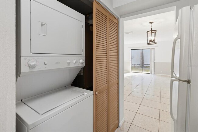 Building Photo - 204 Eden Ln