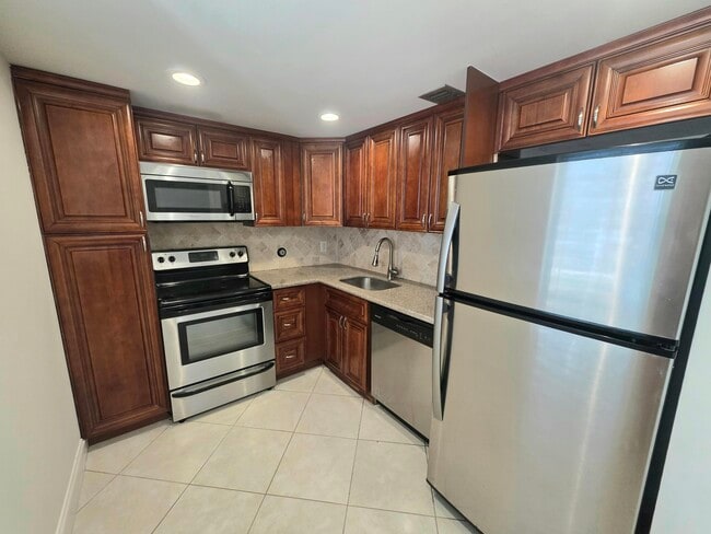Building Photo - 3100 NE 48th Ct