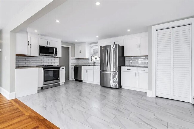Building Photo - Beautifully Renovated 3-Bedroom Home in Woburn – $3,999.00/mo
