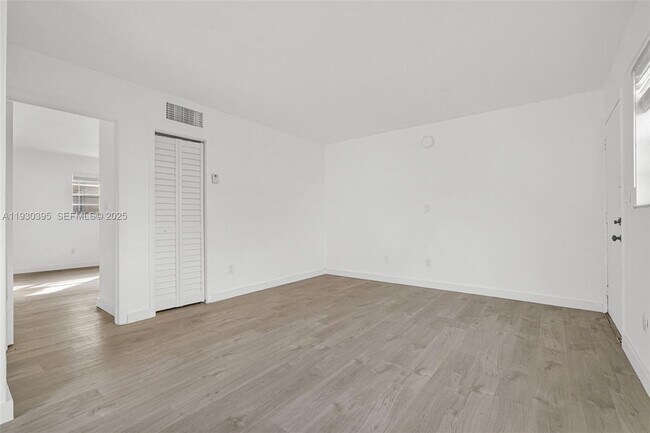 Building Photo - 8295 NE Miami Ct