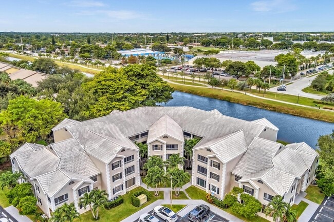 Building Photo - 2803 N Oakland Forest Dr