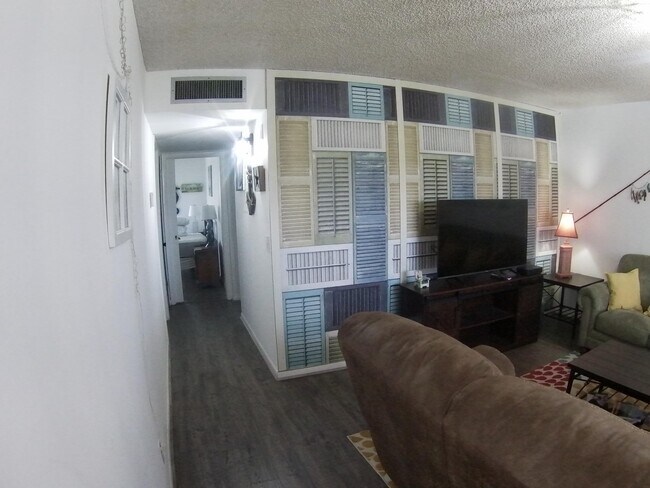 Building Photo - 980 Normandy U