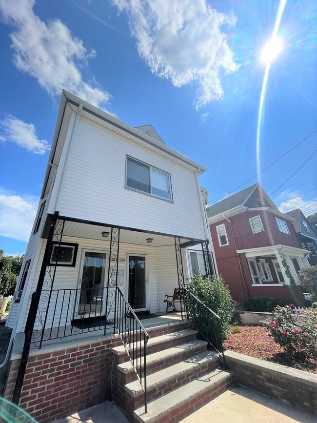 Building Photo - 224 Harvard St