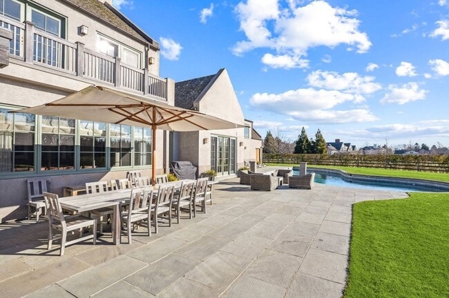 Building Photo - 110 Rose Hill Rd