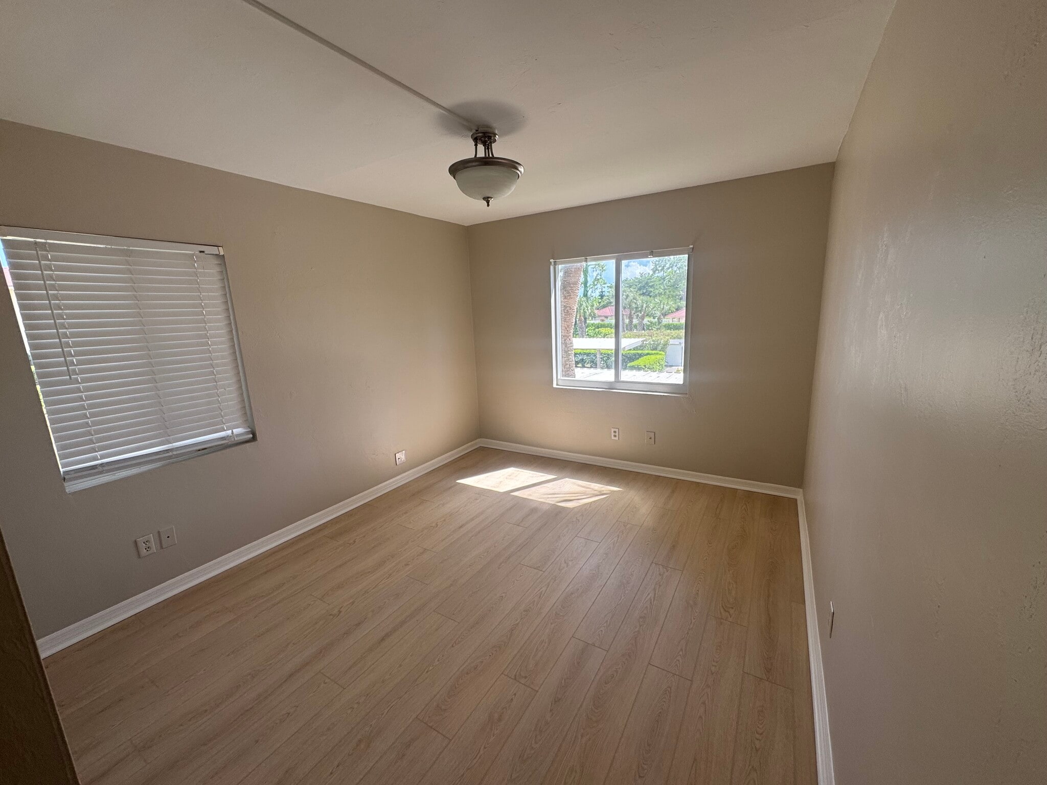 Building Photo - 1025 Foxfire Ln