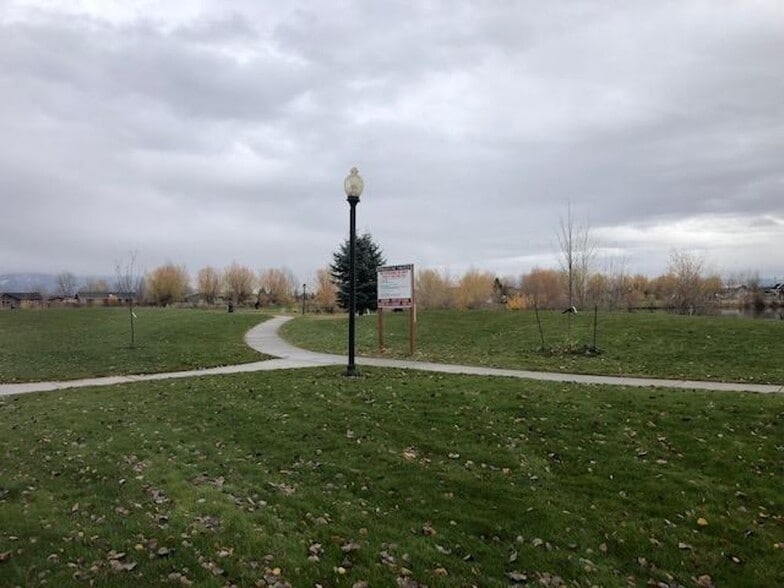 River rock trails Just a few steps away - 468 W Shore Dr