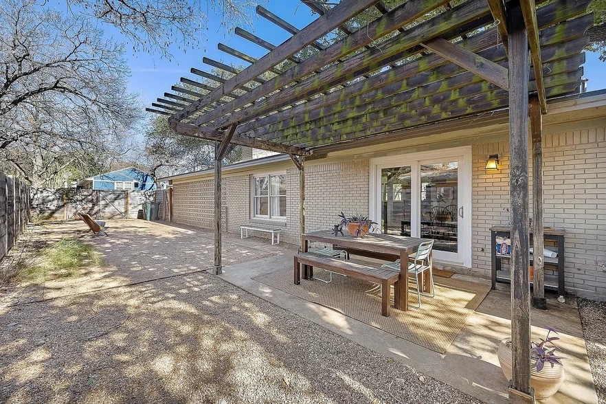 Building Photo - 1802 Hutto Rd