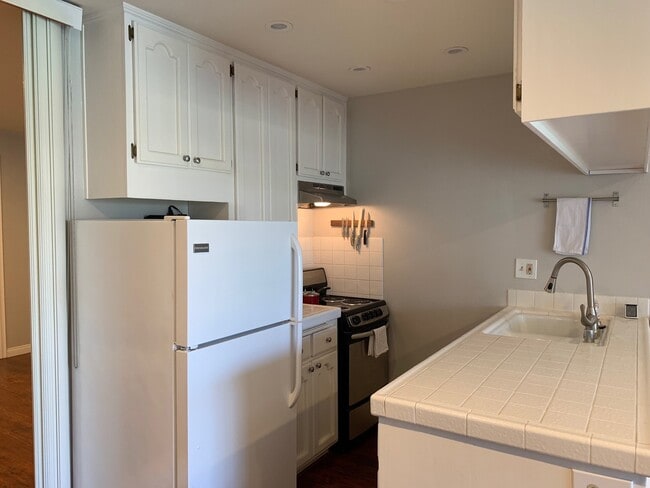 Building Photo - Los Caballeros Clubhouse #1304