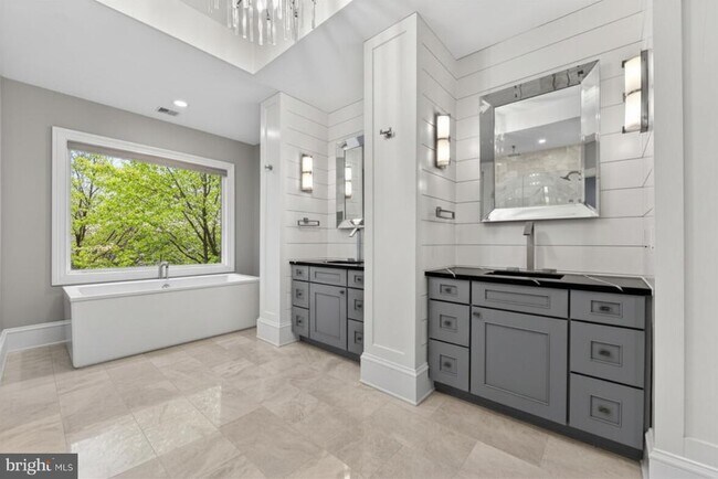 Building Photo - 7002 River Oaks Dr