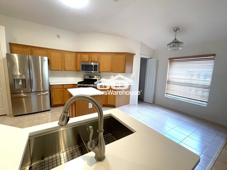 Building Photo - 14950 Hidden Oaks Cir
