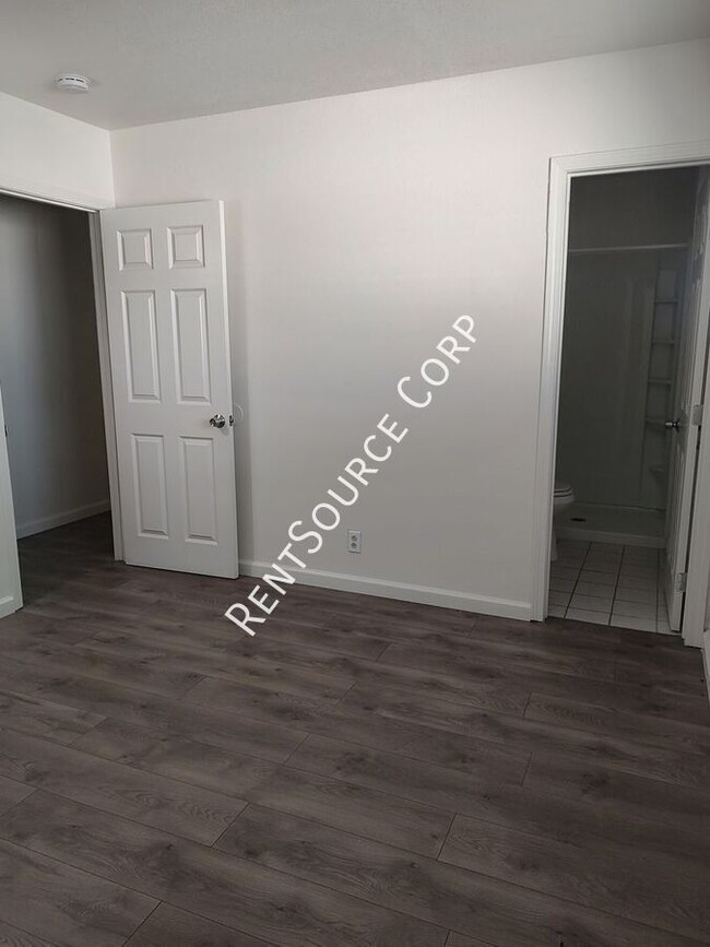 Building Photo - 1801 Calico Dr