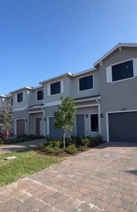 Building Photo - 4860 Dillon St