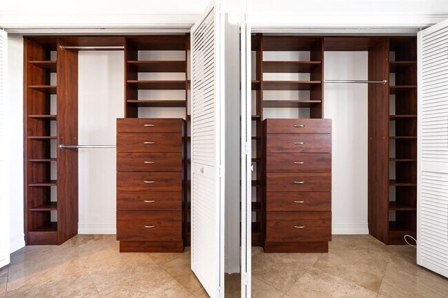 Building Photo - 4848 NE 23rd Ave