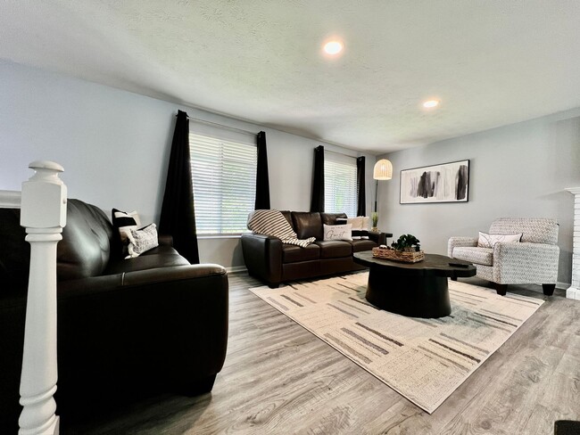 Building Photo - 6631 Pin Oak Ct