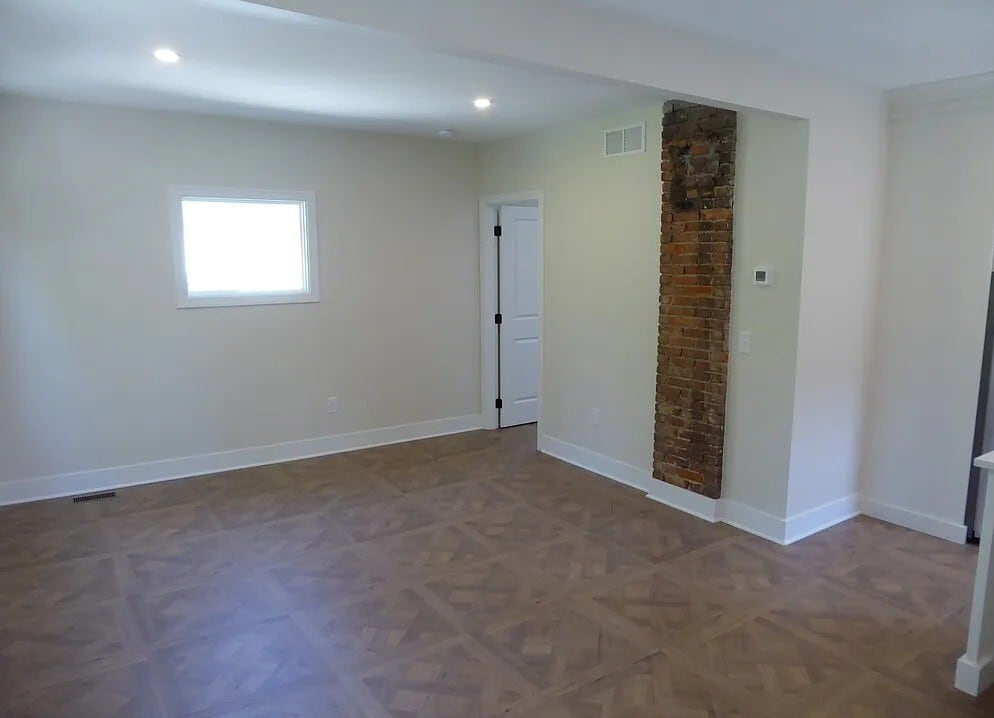 Building Photo - 2493 Thurman Ave