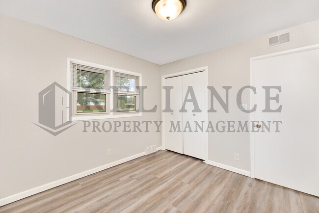 Building Photo - 2322 S Vine St