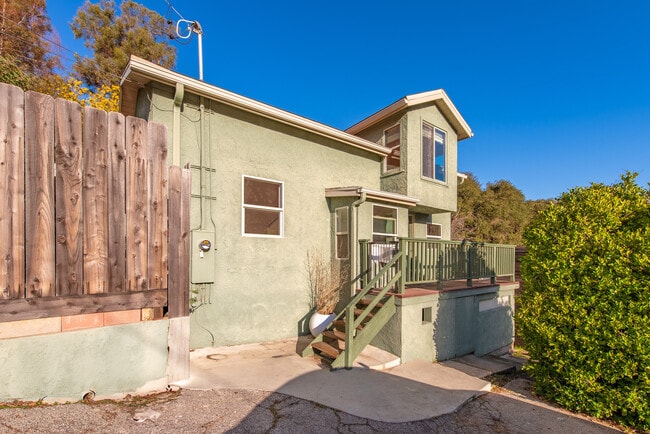 Building Photo - 543 Fernwood Pacific Dr