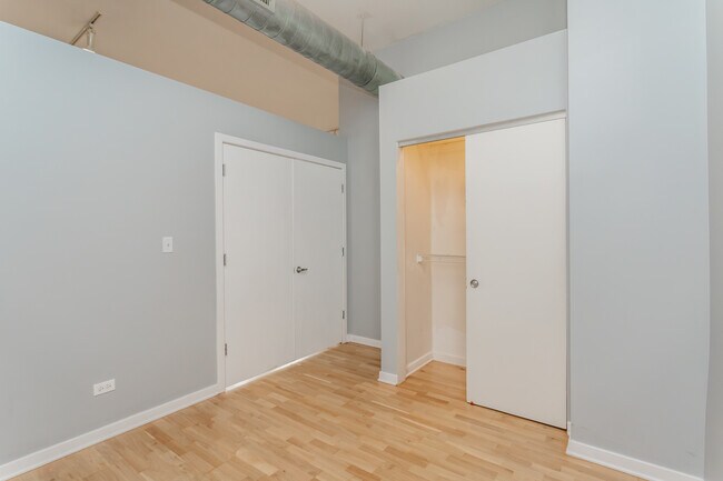 Building Photo - 4537 S Drexel Blvd