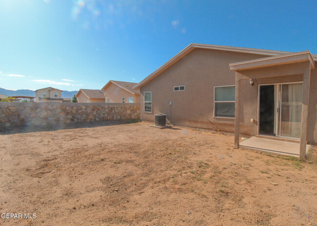 Building Photo - 6978 Red Oak Ct