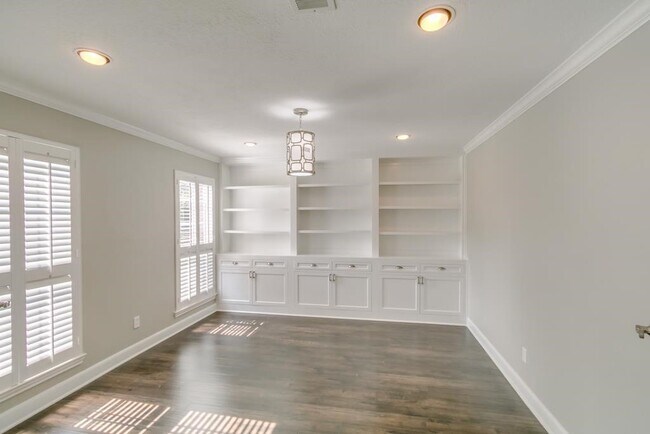 Building Photo - 14022 Ragus Lake Dr