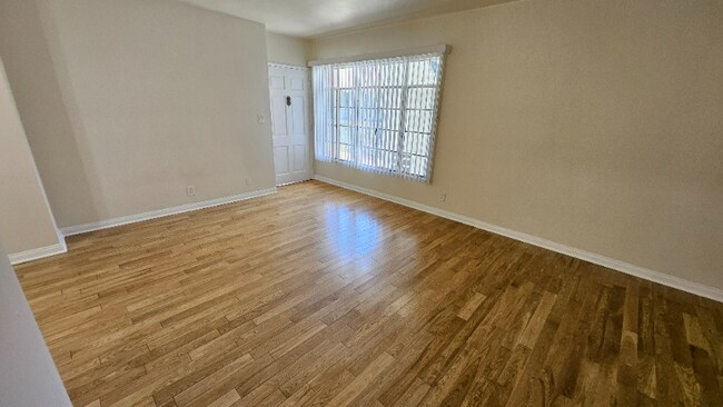 Building Photo - 4221 Los Feliz Blvd