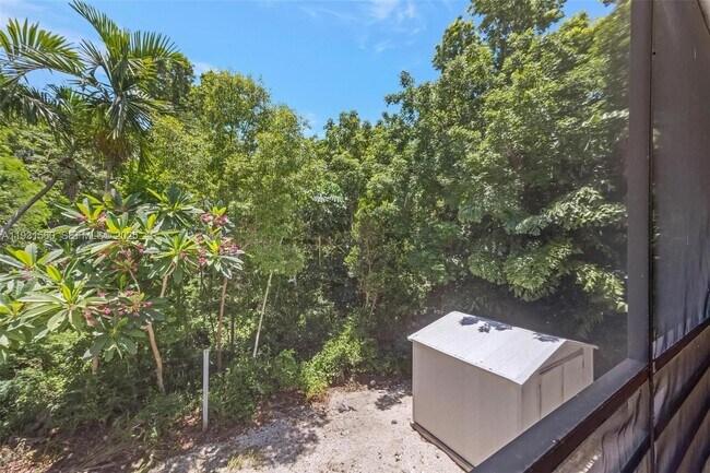 Building Photo - 139 N Bay Harbor Dr