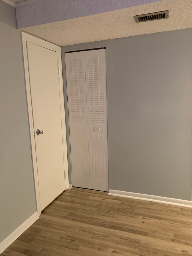 Building Photo - 231 Canal Park Dr