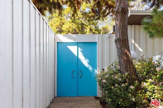 Building Photo - 4965 Calvin Ave