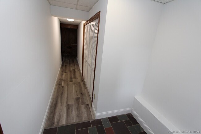 Building Photo - 1400 Meriden Rd