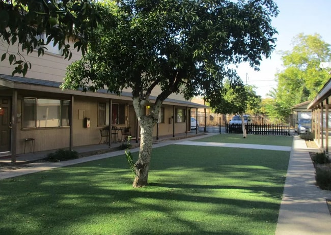 Building Photo - 826 Pomona Ave