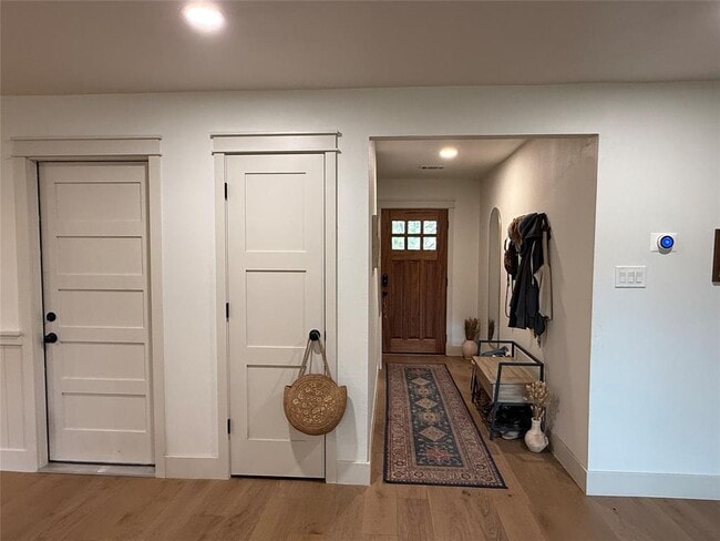 Building Photo - 4814 White Elm Dr