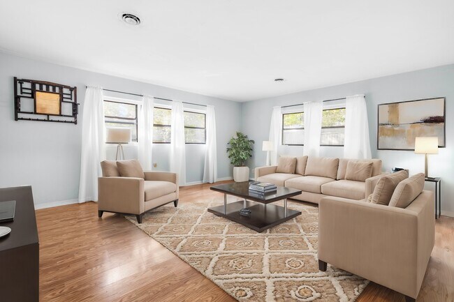 Building Photo - 300 Barclay Rd